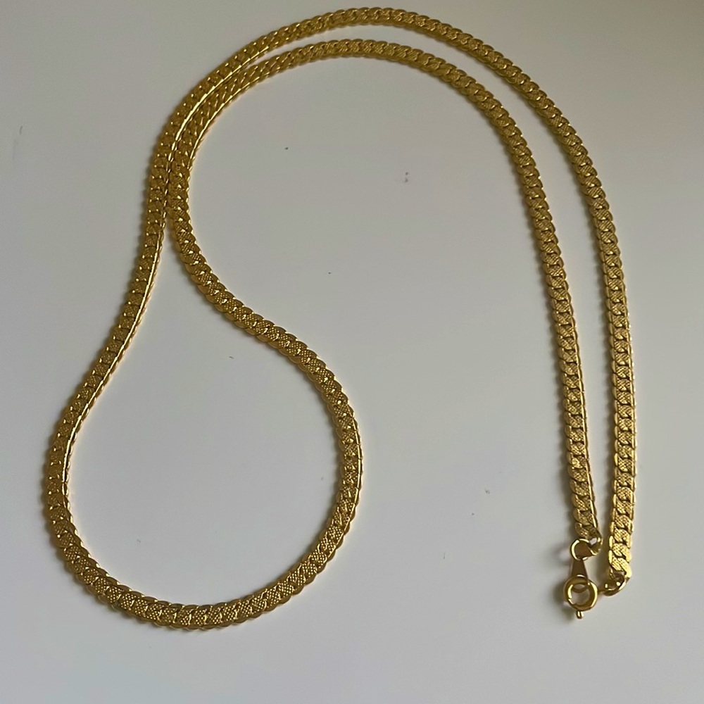 Stunning vintage gold tone long length necklace in a serpentine style